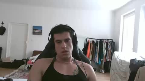 calientecalientee online show from September 27, 12:10 pm