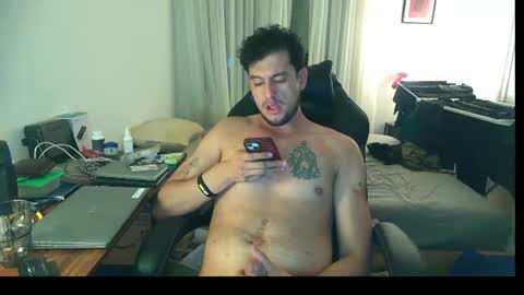 Snapshot of calientecalientee chatting on August 2, 10:52 pm calientecalientee online show from August 2, 10:52 pm
