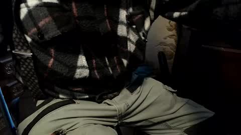 calinou17310878664 online show from April 1, 3:20 pm