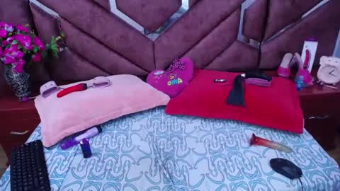 Snapshot of calipso_swet chatting on February 21, 12:05 am Calipso Swet online show from February 21, 12:05 am