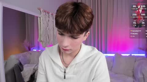 Snapshot of call__me_leo chatting on December 6, 5:44 pm Call me Leo online show from December 6, 5:44 pm