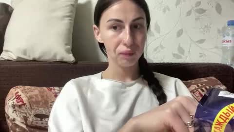 Anna online show from April 18, 7:58 pm