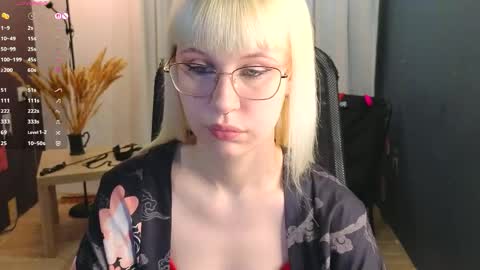 Snapshot of call_me_heaven chatting on May 17, 4:03 pm Good girl Ann online show from May 17, 4:03 pm