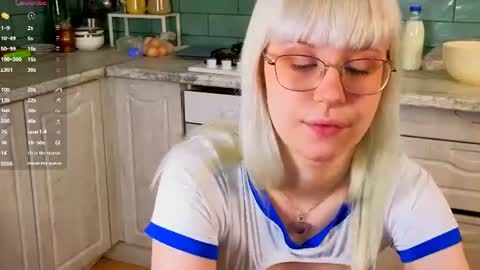 Snapshot of call_me_heaven chatting on July 24, 5:00 pm Good girl Ann online show from July 24, 5:00 pm
