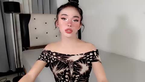 Snapshot of call_me_nina chatting on May 17, 3:52 pm call_me_nina online show from May 17, 3:52 pm