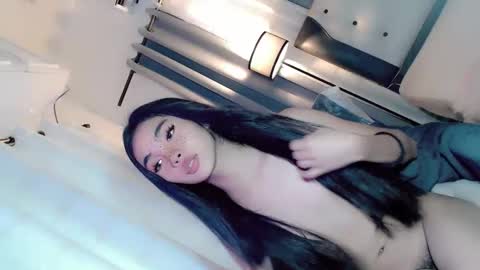Snapshot of call_me_nina chatting on May 19, 7:47 am call_me_nina online show from May 19, 7:47 am