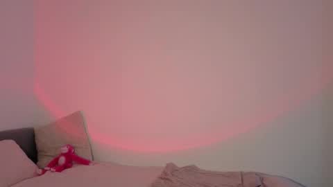 Snapshot of callme_alexa chatting on December 22, 11:29 am Alexa online show from December 22, 11:29 am