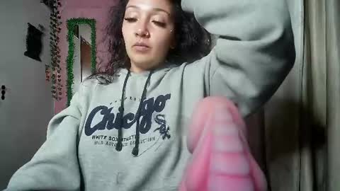 Snapshot of callme_lolas chatting on June 19, 5:56 am paula online show from June 19, 5:56 am
