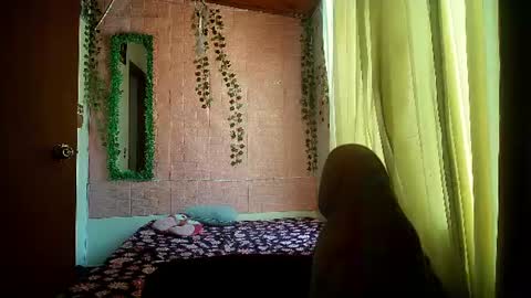 Snapshot of callme_lolas chatting on June 29, 8:53 pm paula online show from June 29, 8:53 pm