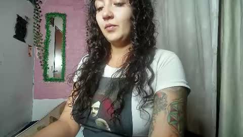 Snapshot of callme_lolas chatting on July 4, 1:23 am paula online show from July 4, 1:23 am