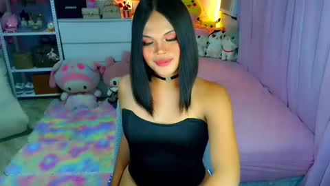 Mia online show from July 31, 7:30 am
