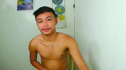 Snapshot of callmebabyceejay_ chatting on May 23, 8:13 pm Ceejay online show from May 23, 8:13 pm