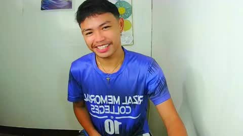 Snapshot of callmebabyceejay_ chatting on June 10, 7:35 pm Ceejay online show from June 10, 7:35 pm