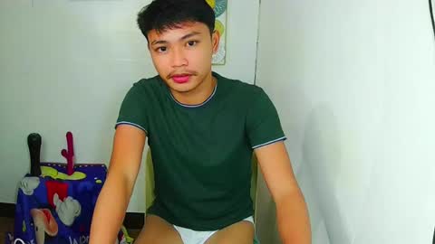 Snapshot of callmebabyceejay_ chatting on July 17, 6:35 pm Ceejay online show from July 17, 6:35 pm