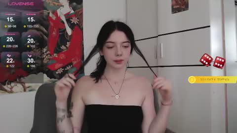 Snapshot of calmlilly chatting on July 17, 5:47 am Lilly online show from July 17, 5:47 am