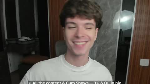 Snapshot of calvin_loves_you chatting on May 16, 5:12 pm Hey I am Calvin online show from May 16, 5:12 pm