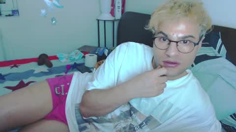 Snapshot of calvinjohnlad chatting on March 4, 12:07 am Calvinjohnlad online show from March 4, 12:07 am