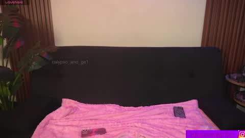 Snapshot of calypso_and_ge1 chatting on May 15, 11:12 pm Calypso and Kayla online show from May 15, 11:12 pm