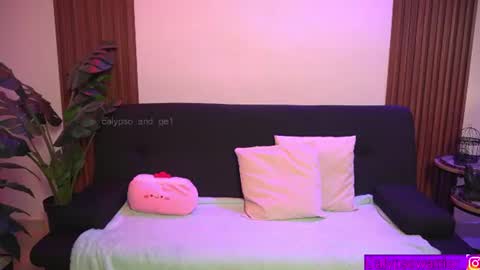 Snapshot of calypso_and_ge1 chatting on June 18, 1:39 am Calypso and Kayla online show from June 18, 1:39 am