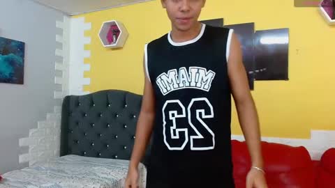 Snapshot of cam_sexyboy chatting on October 17, 1:03 pm cam_sexyboy online show from October 17, 1:03 pm