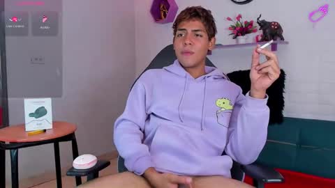 Snapshot of cam_sexyboy chatting on October 20, 2:45 am cam_sexyboy online show from October 20, 2:45 am