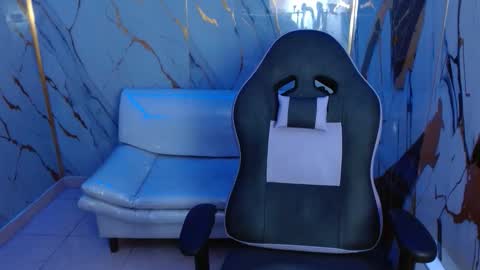 Snapshot of cam_xman chatting on April 19, 6:10 pm cam_xman online show from April 19, 6:10 pm