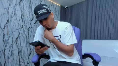 Snapshot of cam_xman chatting on April 22, 12:39 pm cam_xman online show from April 22, 12:39 pm