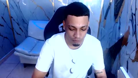Snapshot of cam_xman chatting on June 22, 12:35 pm cam_xman online show from June 22, 12:35 pm