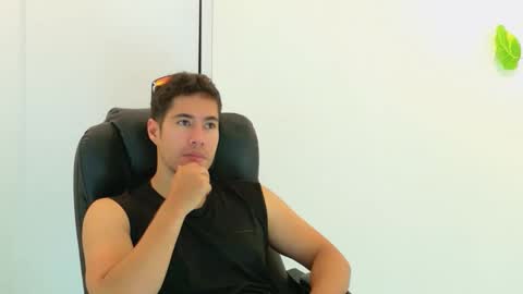 Snapshot of camara110 chatting on November 1, 12:34 am camara110 online show from November 1, 12:34 am