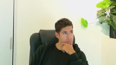 Snapshot of camara110 chatting on November 4, 11:04 pm camara110 online show from November 4, 11:04 pm