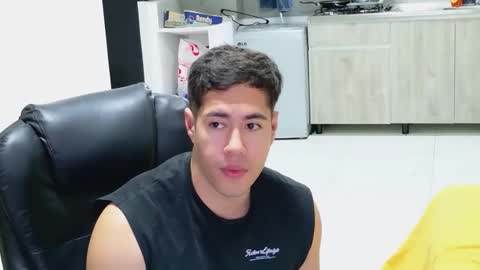 Snapshot of camara110 chatting on February 24, 1:25 am camara110 online show from February 24, 1:25 am