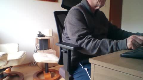 camcologne online show from February 3, 9:58 am