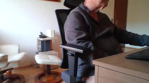 camcologne online show from February 4, 10:54 am