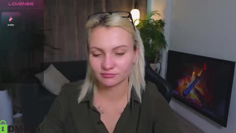 Snapshot of cameron_loving chatting on October 22, 9:20 am Cameron online show from October 22, 9:20 am