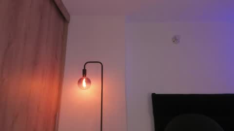 Cameron online show from April 9, 2:00 am