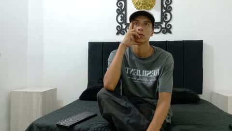 Snapshot of cameronsilverman chatting on May 25, 7:20 pm cameronsilverman online show from May 25, 7:20 pm