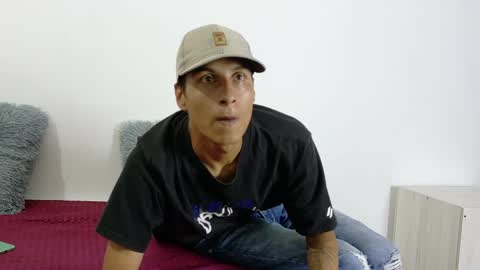 Snapshot of cameronsilverman chatting on May 27, 8:50 pm cameronsilverman online show from May 27, 8:50 pm