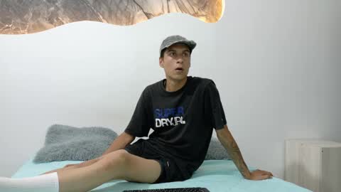 Snapshot of cameronsilverman chatting on June 5, 9:53 pm cameronsilverman online show from June 5, 9:53 pm