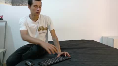 Snapshot of cameronsilverman chatting on June 8, 8:09 pm cameronsilverman online show from June 8, 8:09 pm