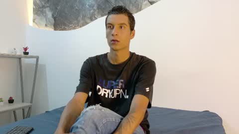 Snapshot of cameronsilverman chatting on June 11, 7:23 pm cameronsilverman online show from June 11, 7:23 pm