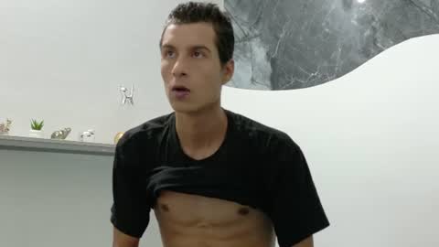Snapshot of cameronsilverman chatting on June 13, 7:23 pm cameronsilverman online show from June 13, 7:23 pm