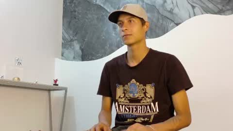 Snapshot of cameronsilverman chatting on June 17, 8:32 pm cameronsilverman online show from June 17, 8:32 pm
