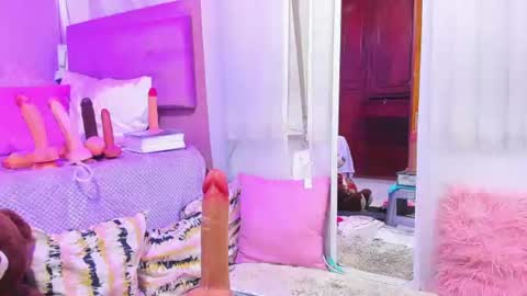 Snapshot of cami_evanns chatting on June 25, 5:12 am Camila online show from June 25, 5:12 am