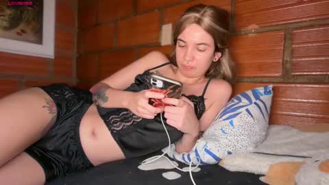 Snapshot of camii19y chatting on February 10, 2:48 am camii19y online show from February 10, 2:48 am