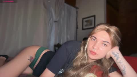 Snapshot of camii19y chatting on February 20, 12:29 am camii19y online show from February 20, 12:29 am