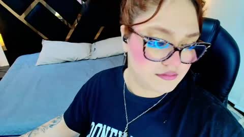 Snapshot of camiila_osorio chatting on June 6, 7:29 pm Camila Osorio online show from June 6, 7:29 pm