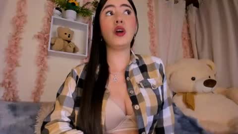 Snapshot of camiilalopee chatting on June 19, 9:29 pm Camii Lopez online show from June 19, 9:29 pm