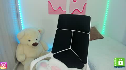 Snapshot of camila_ec2 chatting on January 16, 10:55 pm C A M I online show from January 16, 10:55 pm