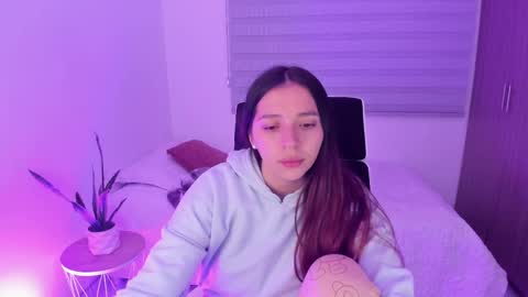 Snapshot of camila_ec2 chatting on November 18, 2:17 am C A M I online show from November 18, 2:17 am