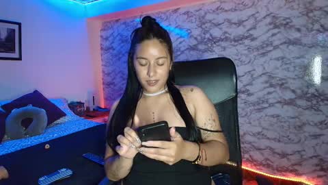 Snapshot of camila_iroose chatting on February 9, 2:15 am Camila Roose online show from February 9, 2:15 am